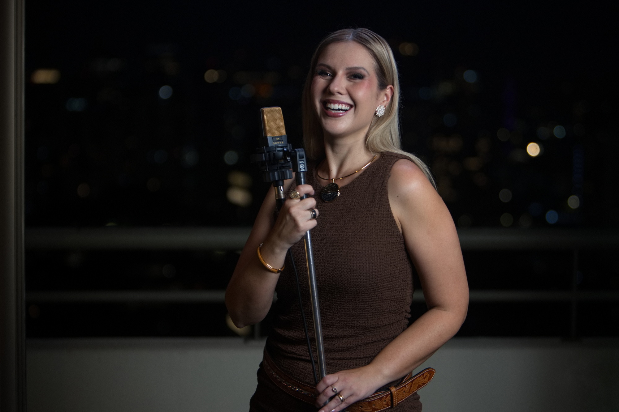 Janaína Barros, retrato sertanejo elegante